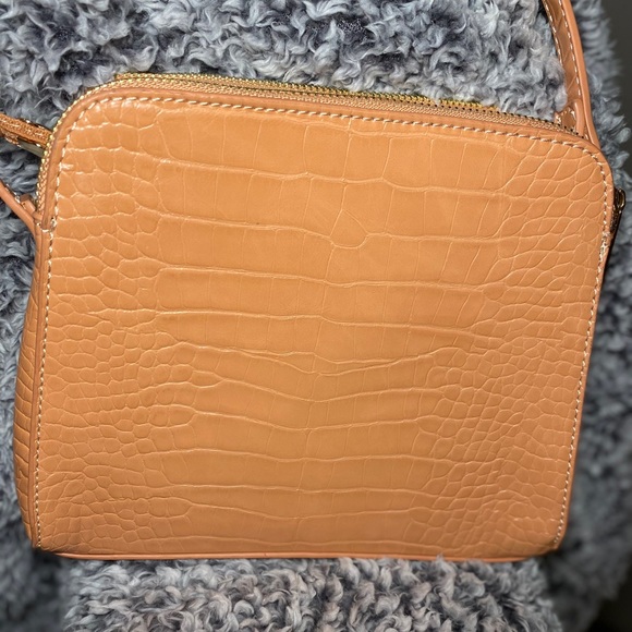 KAYLA+AVA VEGAN CROSS BODY PURSE - Picture 7 of 7